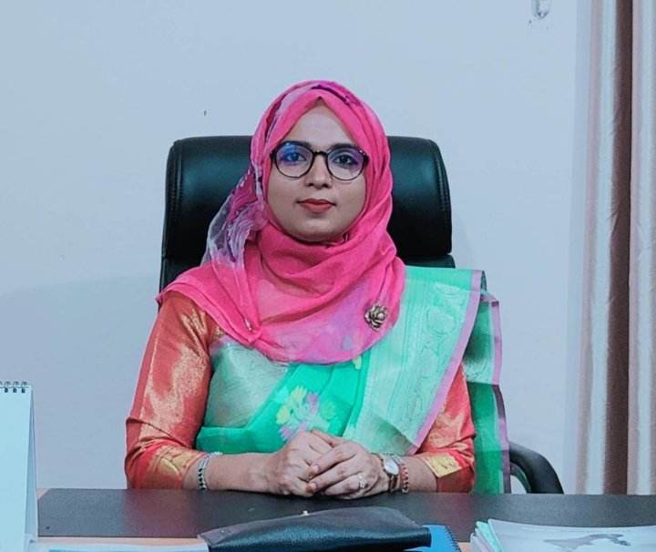 U ruxsat soramasdan uning ichiga kirdi